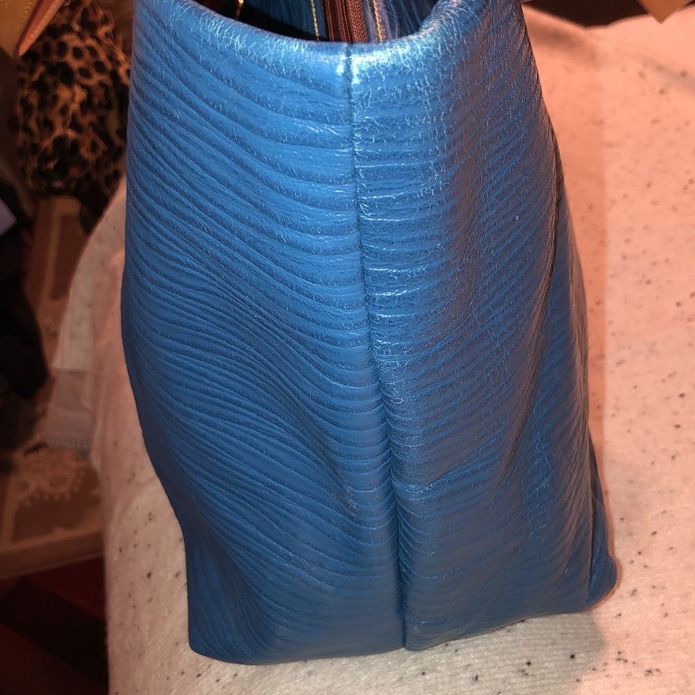 Dooney & Bourke Aqua Blue Tan Red Wavy Textured Leather Tote Purse - Picture 5 of 16